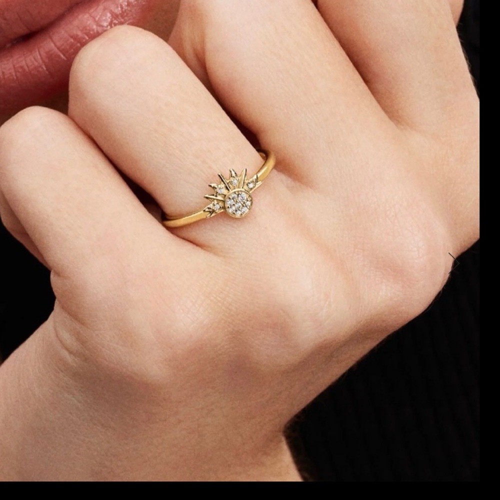 Pandora Celestial Sparkling Sun Ring